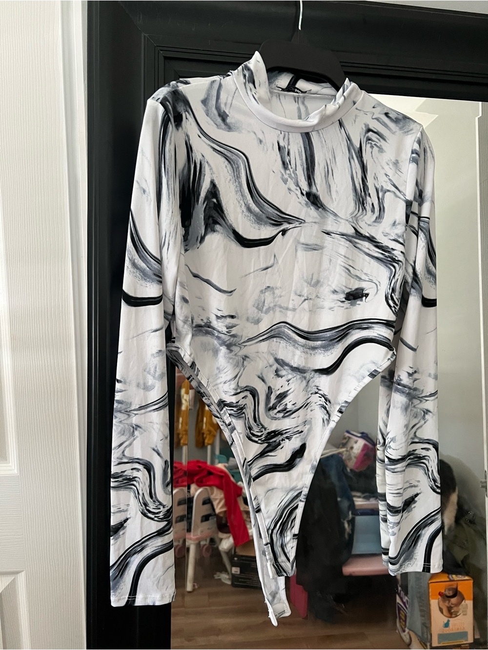 Fashion Nova Black & White Marble Long-Sleeve Bodysuit